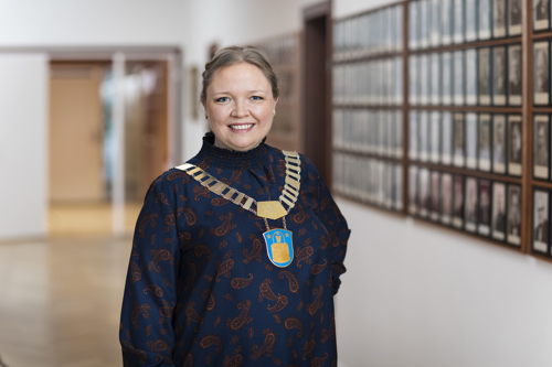 Maja Højgaard iført borgmesterkæde